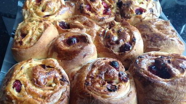 постные яблочные булочки с клюквой