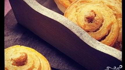 Пышные булочки с корицей