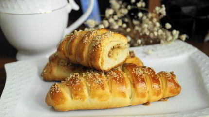 Сдобные булочки с грецкими орешками