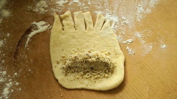 сдобные булочки с грецкими орешками