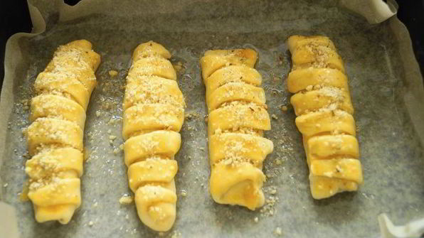 сдобные булочки с грецкими орешками