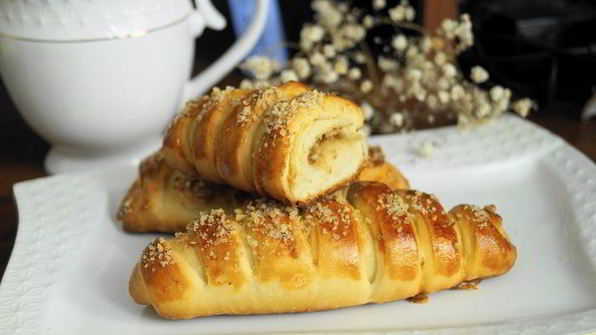 сдобные булочки с грецкими орешками