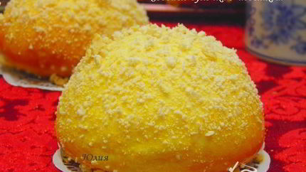 Сдобные булочки с посыпкой