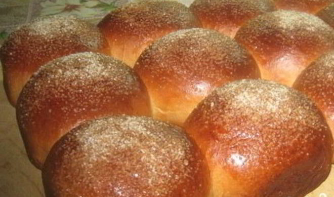 Сдобные булочки с сахаром