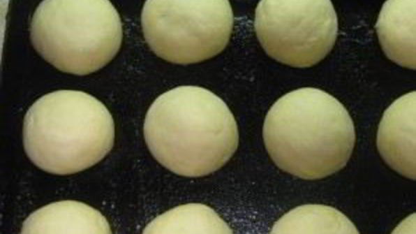 сдобные булочки с сахаром