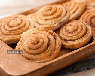 Слоеные булочки с корицей