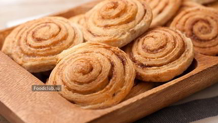 Слоеные булочки с корицей