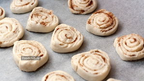 слоеные булочки с корицей