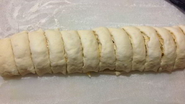 сырные булочки с базиликом на картофельно-дрожжевом тесте