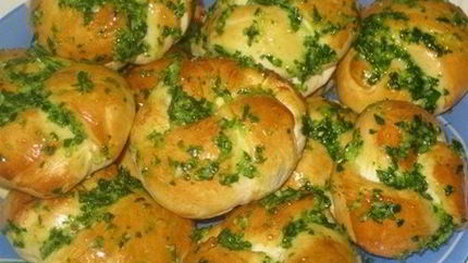 Сырные пампушки с чесноком