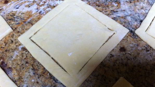 ватрушки из слоеного теста с заварным кремом