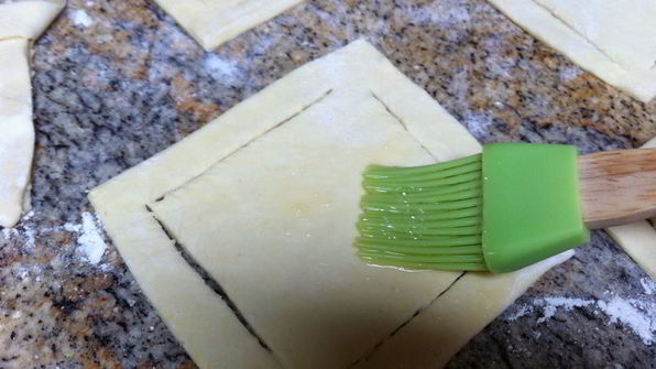 ватрушки из слоеного теста с заварным кремом