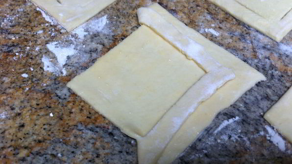 ватрушки из слоеного теста с заварным кремом