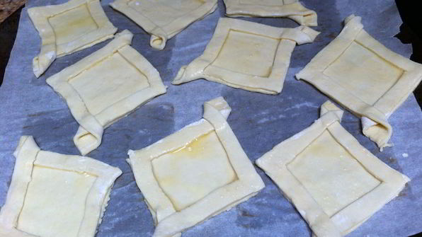 ватрушки из слоеного теста с заварным кремом