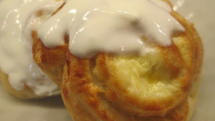 Ватрушки с творогом в сметанной заливке