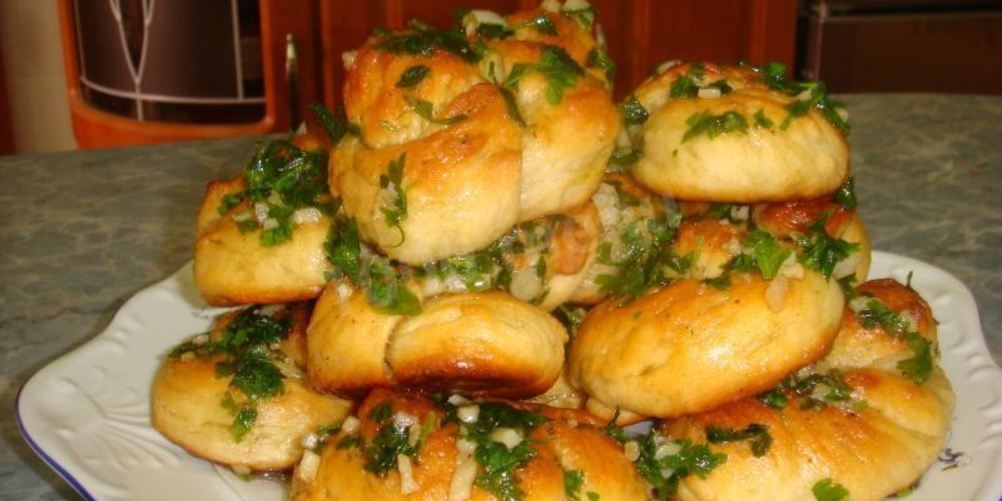 Рецепт закусочных булочек с чесноком