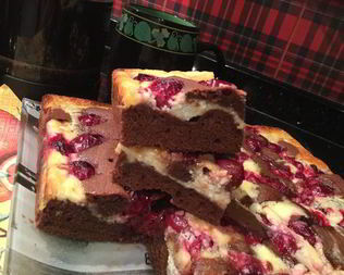 Брауни-чизкейк с вишней