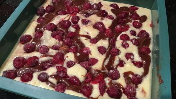 брауни-чизкейк с вишней