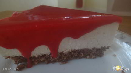 Чизкейк с миндальной основой и малиновым топпингом