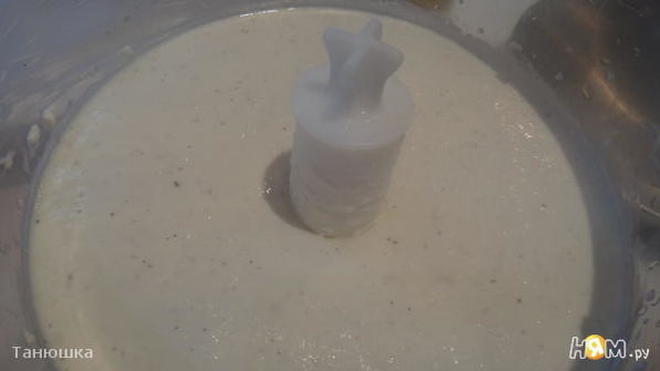 чизкейк с миндальной основой и малиновым топпингом