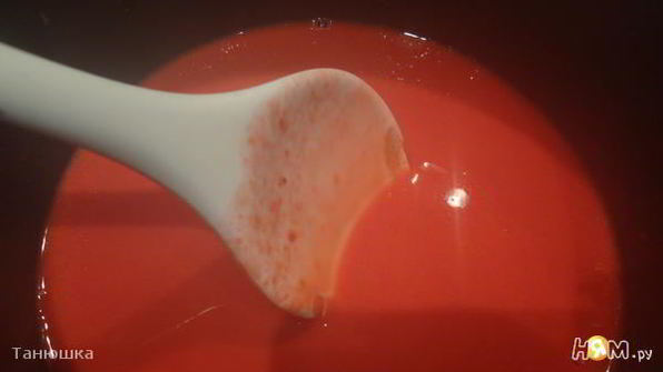 чизкейк с миндальной основой и малиновым топпингом