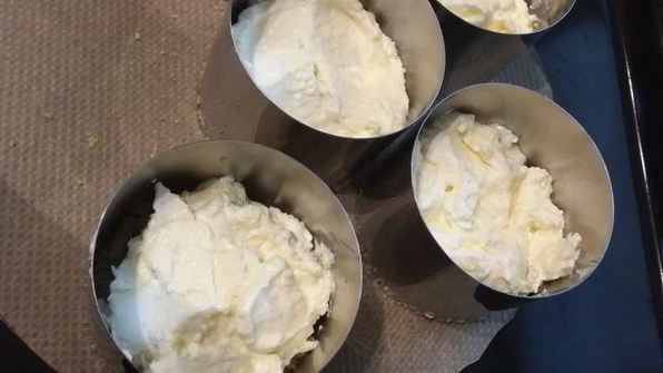 мини-чизкейки с томатным мармеладом