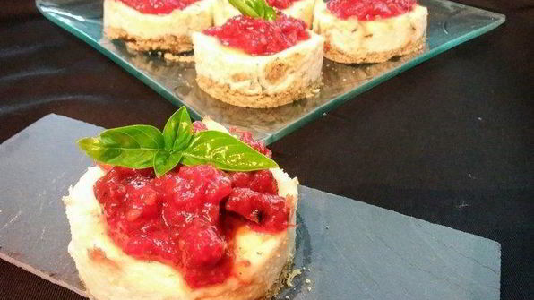 мини-чизкейки с томатным мармеладом