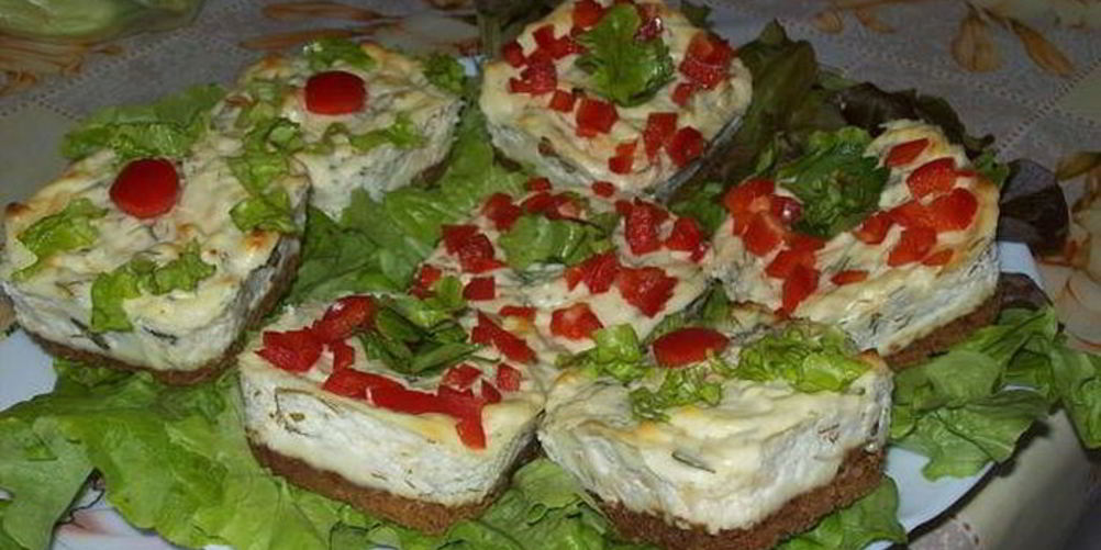 Рецепт закусочных миничизкейков с травами и пармезаном