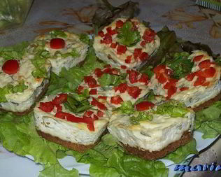 Закусочные миничизкейки с травами и пармезаном