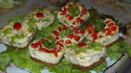 Закусочные миничизкейки с травами и пармезаном