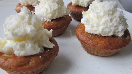 Ананасовые капкейки с ванильно-кокосовым кремом