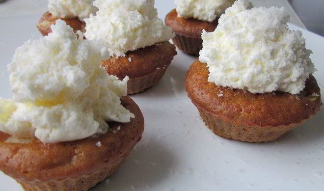 Ананасовые капкейки с ванильно-кокосовым кремом