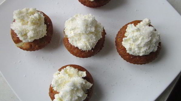 ананасовые капкейки с ванильно-кокосовым кремом