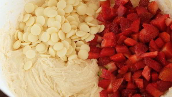 кексы с клубникой и белым шоколадом