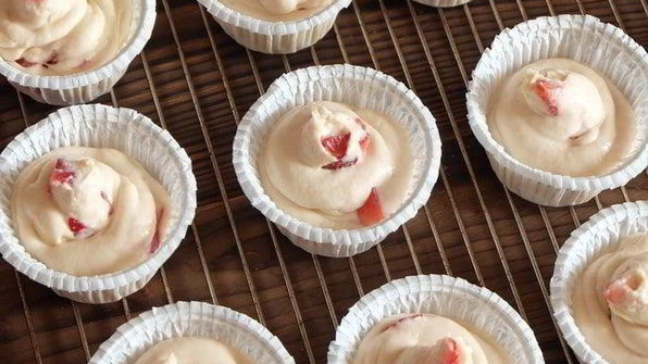 кексы с клубникой и белым шоколадом