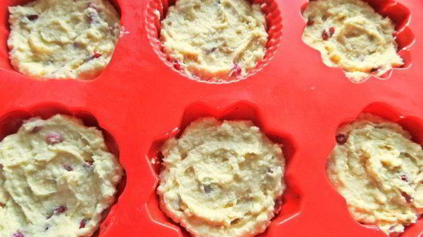 кексы с ягодами и грушей на творожном тесте