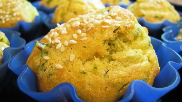 кексы закусочные с адегейским сыром, травами и кунжутом