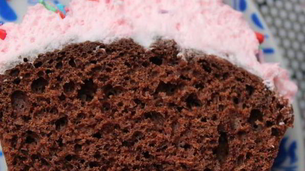 шоколадные капкейки со взбитыми сливками