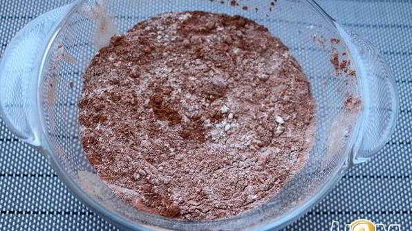 шоколадные капкейки со взбитыми сливками