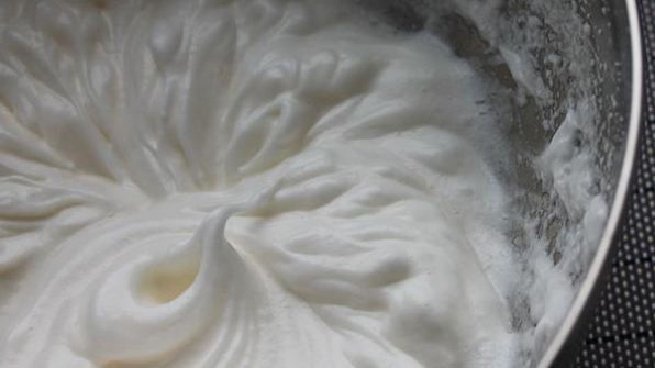 шоколадные капкейки со взбитыми сливками