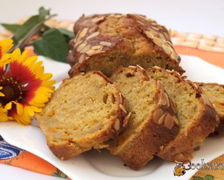 Тыквенный кекс с ликером и миндалем