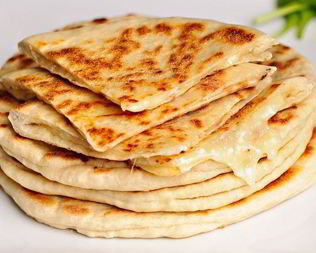 Хачапури с сыром и вареным яйцом