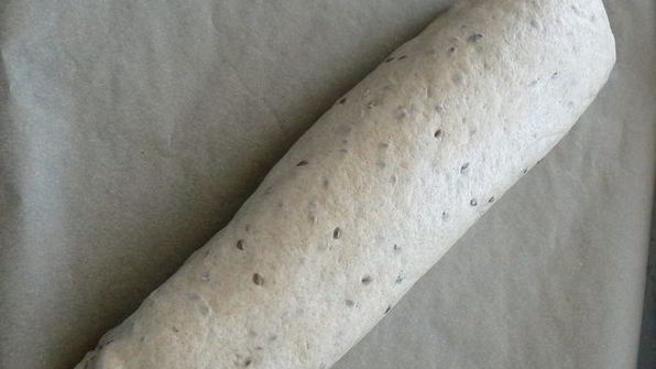 батон с льняными семенами на закваске