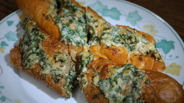 хлеб с пармезаном и чесноком