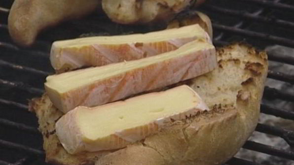 хлеб с сыром на гриле