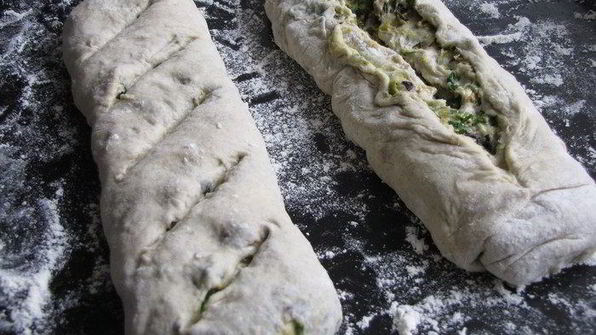 хрустящий хлеб с оливково-базиликовой топенадой