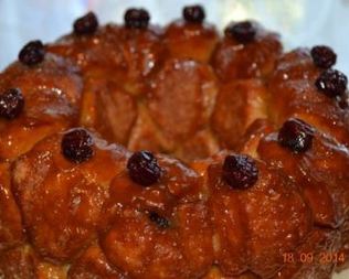 Обезьяний хлеб с вяленой вишней