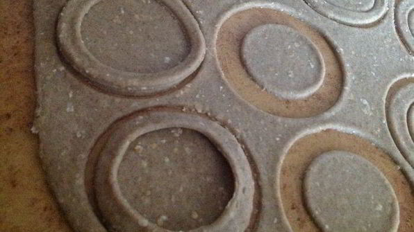 постные ржаные мини-галеты с ягодами