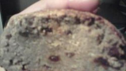 Серый батон из гречневой муки с изюмом