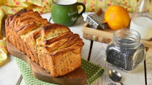 сладкий хлеб-гармошка со сливочным сыром и маком